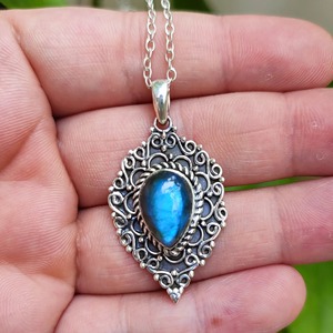 Collier pendentif en argent sterling fait main avec labradorite, serti clos, pierre précieuse naturelle, bijoux bohèmes unisexe, février - Product Image 3