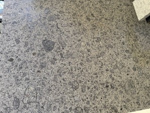 Azulejo de piedra de lava volcánica gris oscuro Precio de roca Valcanic de Italia para azulejos y adoquines al aire libre - Product Image 4