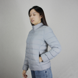 เสื้อแจ็คเก็ตพัฟเฟอร์ทรงเข้ารูปสีดำสำหรับผู้หญิง คอตั้ง ปิดด้วยซิป กันลม เสื้อโค้ทลำลองสำหรับฤดูหนาว ความยาวปกติ บุด้วยใยโพลีเอสเตอร์ - Product Image 2