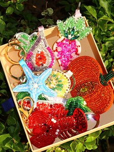 Porte-clés perlé fait main avec broderie, élégant accessoire de sac pour femmes, filles, anniversaires et cadeaux de fête - Product Image 5