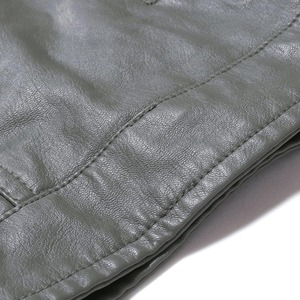 Chaqueta de moto unisex gris de piel de oveja, ecológica, transpirable, para invierno, estilo urbano, con hombros acolchados, mangas fruncidas y corte ajustado. - Product Image 4