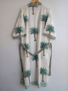 Robe kimono en coton faite à la main pour femmes, imprimé palmiers, passepoil contrastant, poches avant, tenue de plage, robe de détente - Product Image 4