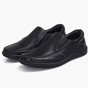 Mocassins en cuir véritable noir à bout rond, chaussures habillées de bureau pour hommes, semelle intermédiaire EVA amortie, semelle extérieure en caoutchouc, couleur unie - Product Image 1