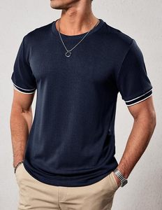 Camiseta de Manga Corta para Hombre, Color Azul Marino, Cuello Redondo, con Ribete en Contraste, Corte Regular, Estilo Casual, de Algodón Tejido - Product Image 3