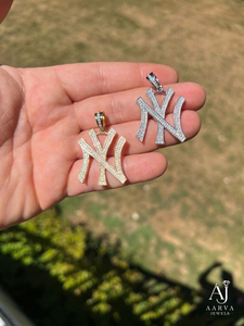 Collier avec pendentif lettre logo Ice Cubed Moissanite NY, plaqué or rose, bijoux de fête, disponible en tons or et argent - Product Image 4
