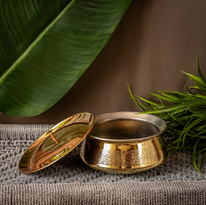Olla de latón de primera calidad con revestimiento brillante, tapa interior y asas laterales resistentes, disponible a precios de mayorista. - Product Image 5