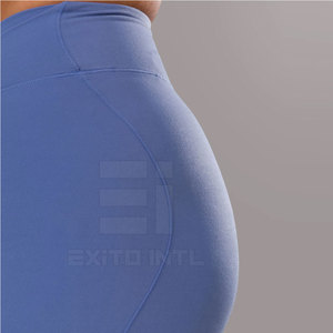 Shorts de yoga mi-longs pour femmes, couleur unie, avec logo personnalisé, séchage rapide, respirants, coupe-vent, shorts de fitness pour la salle de sport, fabriqués par des fabricants pakistanais - Product Image 5