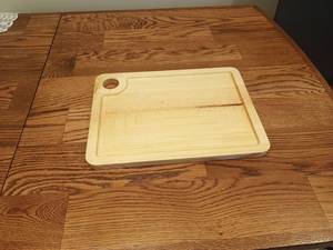 Tabla de cortar de madera de pino rústica con acabado envejecido para cocinas de estilo rústico - Product Image 2