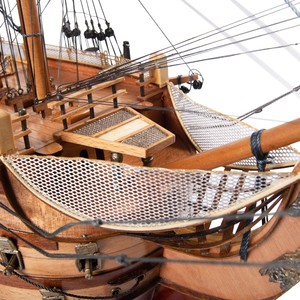 Modèle de bateau HMS Victory en bois peint à la main, édition exclusive, durable, de la série Admiral Line, pour présentation sur table - Marque OMH Vietnam - Product Image 3