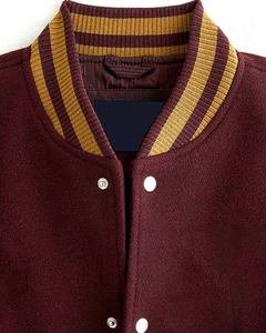 Chaqueta Varsity Marrón para Hombre, Personalizable con Parches de Diseño Premium, Estilo Urbano y Resistente - Product Image 4