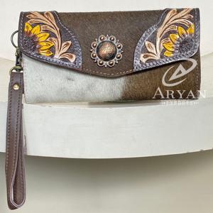 กระเป๋าสตางค์หนังวัวแท้ทำมือสไตล์ตะวันตก พร้อมสายคล้องมือ  กระเป๋าคลัทช์สำหรับสุภาพสตรี  กระเป๋าสตางค์ดีไซน์เนอร์แบบยาว ป้องกัน RFID - Product Image 1