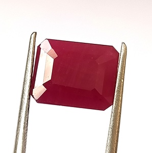พลอยทับทิมแอฟริกันธรรมชาติ 6.75 กะรัต ทรงเหลี่ยมมรกต - Product Image 5