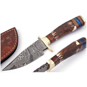 Cuchillo de caza hecho a mano de acero de Damasco con hoja de punta caída, mango de madera y virola dorada. Cuchillos de Damasco para uso en exteriores. - Product Image 6