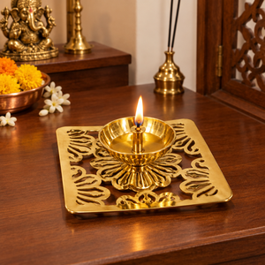Lámpara de aceite Diya de latón hecha a mano con base cuadrada, portavelas para decoración de ceremonias religiosas de Pooja y Diwali - Product Image 3