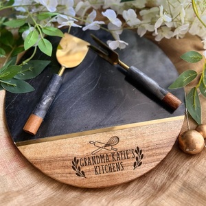 Juego de Tabla de Quesos Premium de Mármol y Madera de Acacia con Cuchillos de Queso de Acero Inoxidable Dorado, Regalo Personalizado para Fiestas - Product Image 4