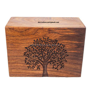 Urnes funéraires en bois de style américain en gros, gravées sur mesure avec un arbre, souvenir commémoratif pour les cendres d'un adulte - Product Image 1