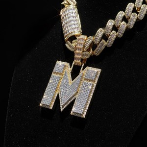 Colgante Personalizado con Letra M de Diamante Moissanita Redondo Helado, Plata 925, para Joyería Fina Hip Hop, Colgantes y Dijes Unisex - Product Image 4
