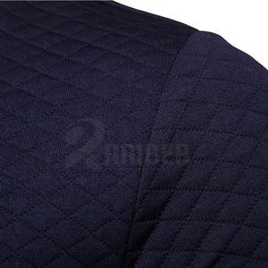 Veste de style streetwear pour homme, conçue avec un toucher doux et une coupe décontractée pour un usage quotidien - Product Image 4