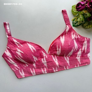 Mejor proveedor de blusas sin mangas estilo SavyaSaachi de tela de algodón Ikkat puro con diseño estampado, listas para usar, de la India. - Product Image 1