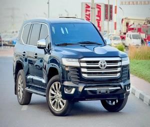 Toyota Land Cruiser 2017 GXR V6 Facelift a 2025 LC300 Usado con Título Limpio, Equipamiento Completo - Product Image 1