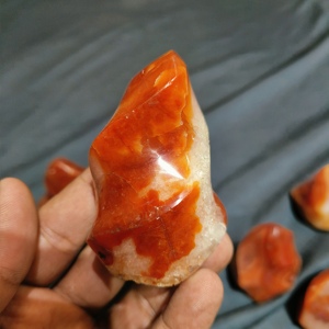 Punta de Cornalina Roja Pulida con Efecto Llama, Tallado de Piedra Preciosa, Ágata Banda de Color, Forma Libre para Decoración del Hogar y Oficina, Regalos al por Mayor - Product Image 2