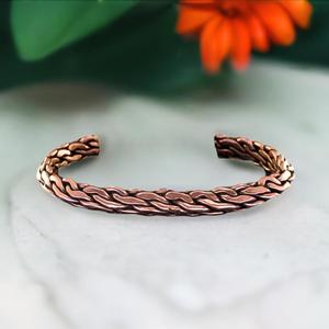 Brazalete Abierto de Cobre Trenzado de Metal Antiguo, Texturizado, para Hombre y Mujer, Diseño Artesanal Tradicional - Product Image 1