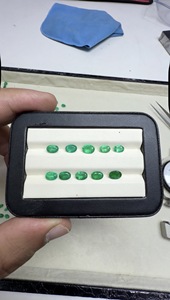 พลอยสีเขียวมรกตเกรดพรีเมียม AAA รูปทรงวงรี สำหรับทำเครื่องประดับ ขนาด 4 มม. 8 มม. นำเข้าจากปากีสถาน - Product Image 3