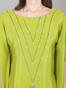 Conjunto de caftán modesto para mujer con cuentas en el cuello, elegante vestimenta tradicional con diseño exclusivo. - Product Image 4