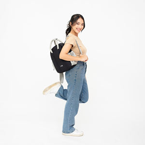 Mochila Lady Puffy de Material Tipo Paracaídas con Cierre de Cremallera, Correa Ajustable y Diseño de Bolsillos Funcionales para Uso Diario - Product Image 4