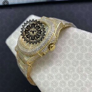 Reloj de Lujo para Hombre Charm Jewels, Dorado, con Incrustaciones de Diamantes, Caja Redonda, Esfera Analógica, Movimiento de Cuarzo, Cierre Plegable, Correa de 20 mm - Product Image 4