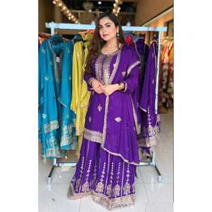 Hermoso Salwar Kameez de Algodón para Fiestas con Top-Sarara y Dupatta para Ocasiones Especiales - Product Image 2