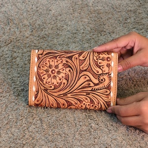 Nuevo y Moderno Tarjetero Monedero de Cuero Genuino 100% Tallado a Mano, Mini Porta Tarjetas de Crédito e Identificación para Mujer, Uso Profesional - Product Image 4