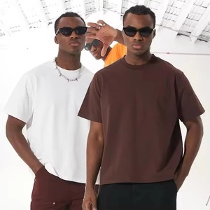 T-shirt court oversize personnalisé avec logo pour homme, style streetwear, 100 % coton épais, écologique, respirant, épaules tombantes, coupe carrée - Product Image 1