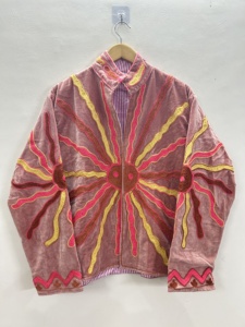 Veste d'hiver artisanale pour femme, style bohème, motif floral Suzani, en velours brodé à la main, imprimé soleil. - Product Image 2