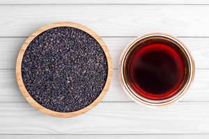 Huile de sésame pure pressée à froid non raffinée 100% naturelle de qualité alimentaire pour la cuisine, le massage de la peau, les soins de la peau, export en vrac Inde LKS - Product Image 2