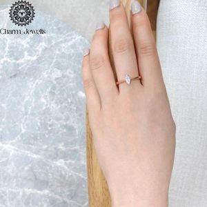 Anillo de Compromiso de Plata Chapado en Oro Rosa con Moissanita de Corte Cojín para Mujer Charm Jewels, Engaste Clásico con Puntas, Certificado IGI - Product Image 6