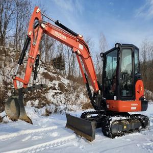 รถตักดินขนาดเล็ก Kubota KX040-4 พร้อมเครื่องยนต์ดีเซลกำลังสูง 42.4 แรงม้า และปั๊มแบริ่งเพื่อการทำงานที่มีประสิทธิภาพในสถานที่ทำงาน ขาย - Product Image 1