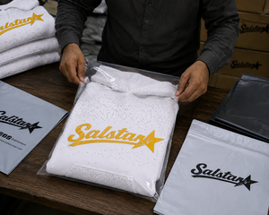 Sweat-shirt à capuche personnalisé avec strass blancs et manches graphiques, sweat-shirt streetwear surdimensionné, sweat-shirt à capuche avec logo personnalisé de qualité supérieure pour hommes - Product Image 6