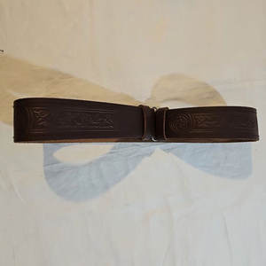 Ceinture de kilt en cuir marron Highland, motif celtique en relief, vente en gros, réglable, accessoire d'habillement de haute qualité 2026 - Product Image 1