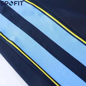 Uniforme de basketball haut de gamme conçu avec un tissu en polyester respirant pour les sports de compétition et un confort longue durée lors des matchs - Product Image 5