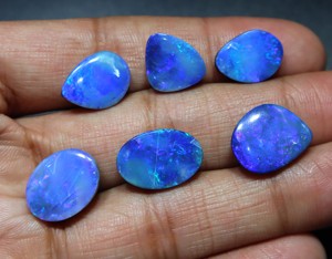 โอปอลออสเตรเลียแท้ธรรมชาติแบบดับเบิ้ลท์  โอปอลสีน้ำเงินไฟ  แบบคาโบชอง สำหรับทำเครื่องประดับ ขายส่ง - Product Image 1