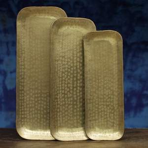 Plateau de service en laiton artisanal de luxe avec motif floral gravé pour cadeau de mariage, décoration intérieure et présentation haut de gamme pour les repas - Product Image 3