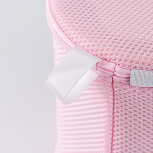 Bolsa de Lavandería de Malla Rosa para Ropa Delicada, Doble Capa, Cilíndrica, Hecha en Taiwán - Product Image 4