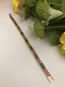 Pulsera Elegante de Perlas Auténticas de Latón de Primera Calidad con Baño de Oro, Diseño Moderno para Fiestas, Bodas y Eventos, para Mujer - Product Image 3