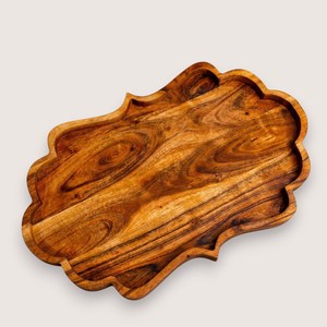 Bandeja de servir hecha a mano de madera de acacia con borde festoneado ornamental, decoración rústica estilo granja, bandeja de madera multiusos, bandeja de madera para servir alimentos. - Product Image 2