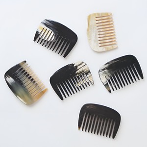 Peignes en corne naturelle faits à la main, fournisseur en gros du Vietnam, logo personnalisé, peigne démêlant à dents fines - Product Image 2