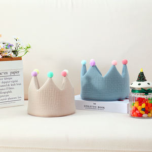 Gorro de bebé de algodón suave rosa personalizado con pompón, <span class=keywords><strong>coronas</strong></span> de bebé de muselina para <span class=keywords><strong>cumpleaños</strong></span> - Product Image 1