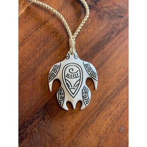 Collier en os fait main, style bohème ethnique, pièce maîtresse, aspect vintage, bijoux sculptés tribaux, cadeau éco-responsable et durable - Product Image 1
