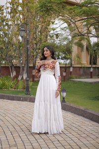 Nuevo Conjunto de Fiesta para Mujer: Vestido Anarkali de Rayón con Dupatta y Parte Inferior, Largo hasta el Suelo, Sin Arrugas, Reversible y Elástico - Product Image 4