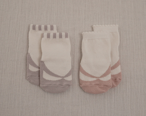 Chaussettes en mélange de coton style Peekaboo Tabi pour bébés et enfants – Chaussettes de tous les jours d'inspiration japonaise - Product Image 1